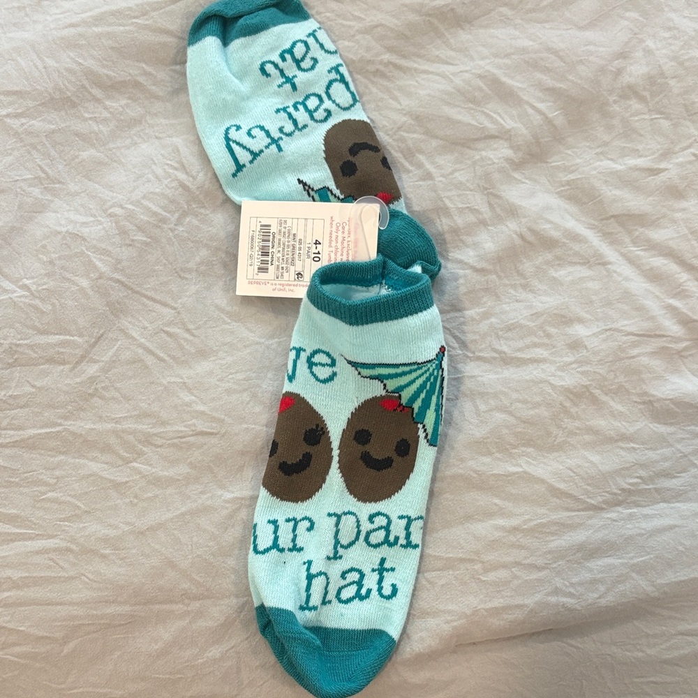 NWT Fun Graphic “Olive ur party hat” Ankle Socks